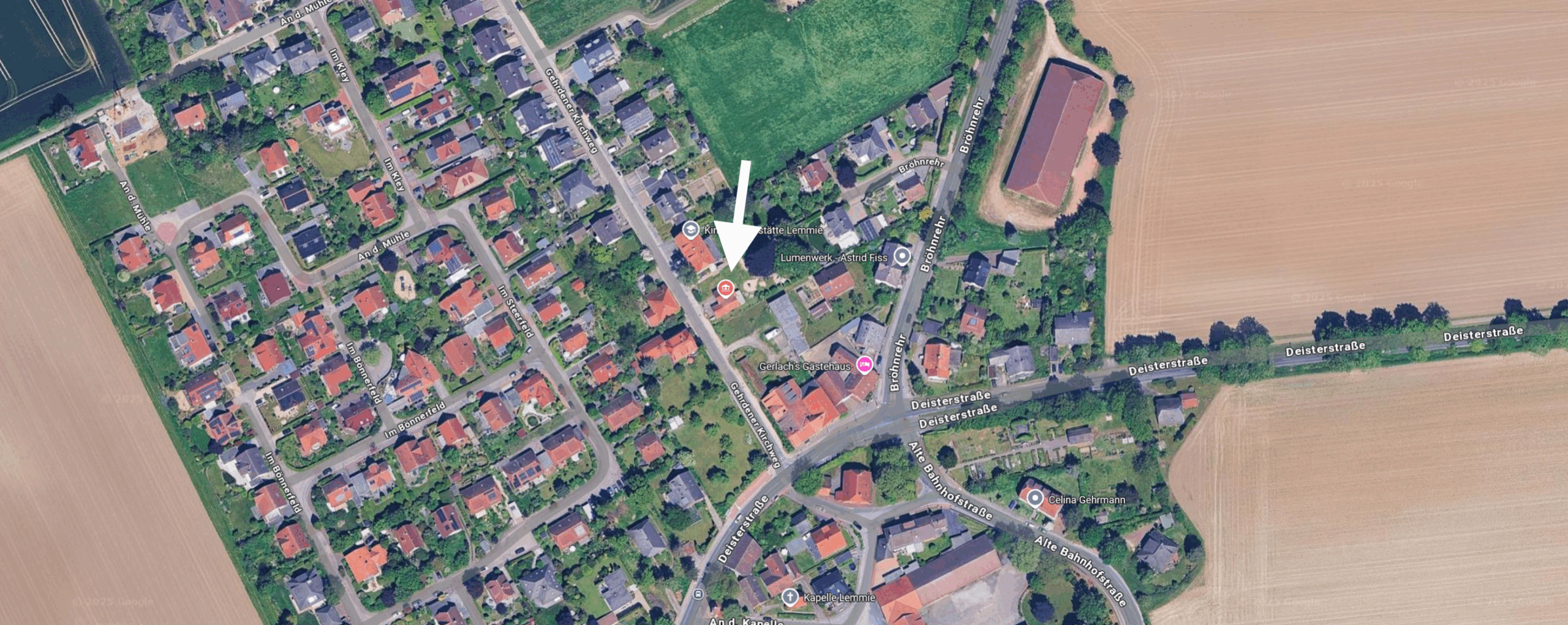 Pfeil zeigt auf den Standort der Freiwilligen Feuerwehr Lemmie